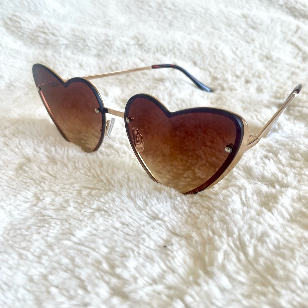 Nordstrom Rack Heart-Shaped Brown Sunglasses